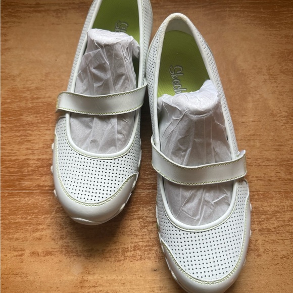 Y2K Skechers White and Green Sporty Mary Jane Sneakers - Picture 7 of 14